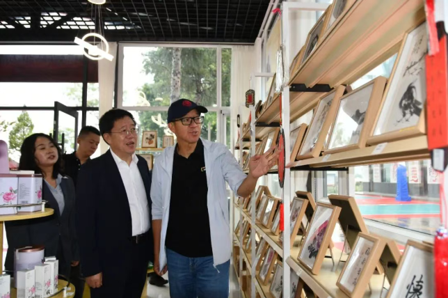 民盟甘肅省委會邀請俞敏洪走進臨洮開展直播宣傳推介活動